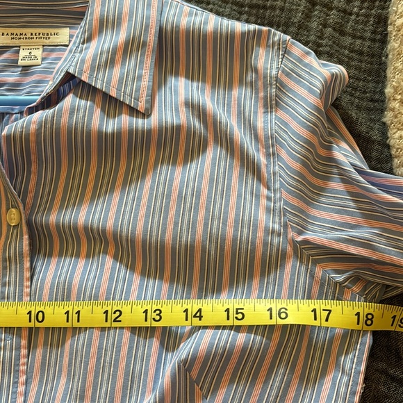 Banana Republic no-iron blouse - Picture 3 of 7